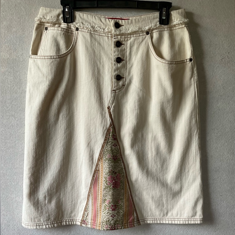 Gloria Vanderbilt Cream and rose A-Line Skirt. Size 10